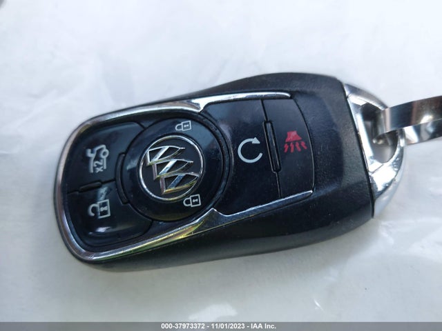 1G4ZP5SS5HU142133 Buick Lacrosse Essence