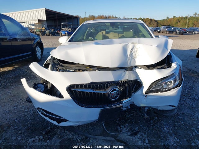 1G4ZP5SS5HU142133 Buick Lacrosse Essence