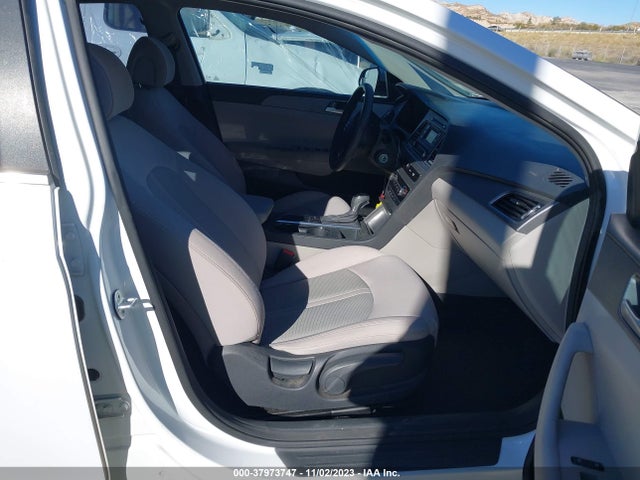 2015 HYUNDAI SONATA SE VIN: 5NPE24AF6FH228607