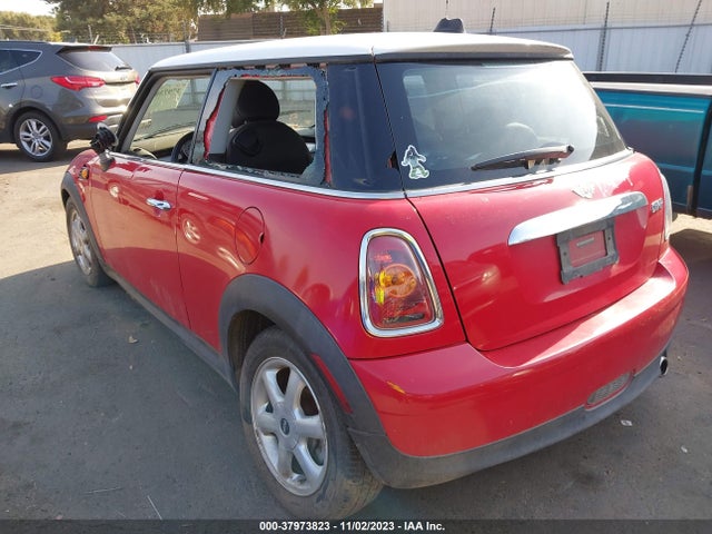2010 MINI COOPER WMWMF3C59ATZ26919 Photo 2