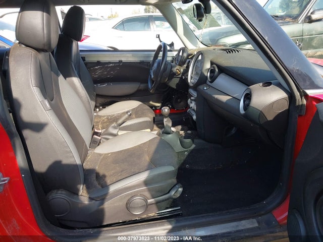 2010 MINI COOPER WMWMF3C59ATZ26919 Photo 4