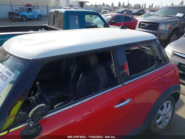 2010 MINI COOPER WMWMF3C59ATZ26919 Photo 5