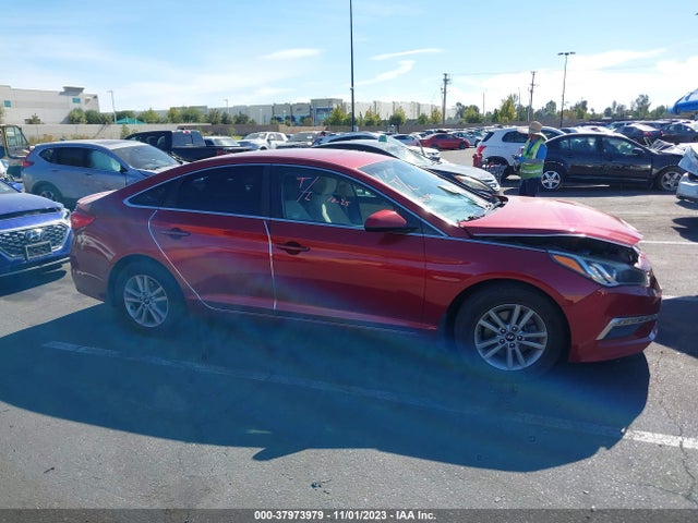 2015 HYUNDAI SONATA SE VIN: 5NPE24AFXFH206562