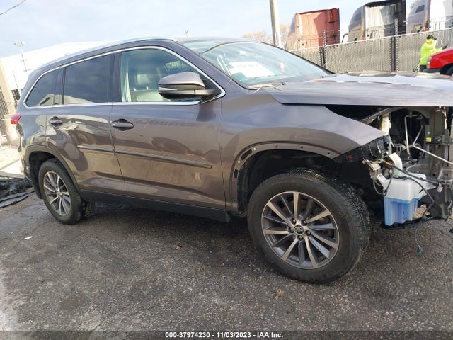 Toyota Highlander Xle 2019 5TDJZRFH5KS959907 Image 14