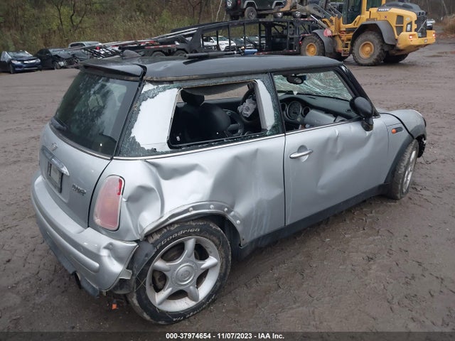 2003 MINI COOPER HARDTOP WMWRC33473TC43404 Photo 3