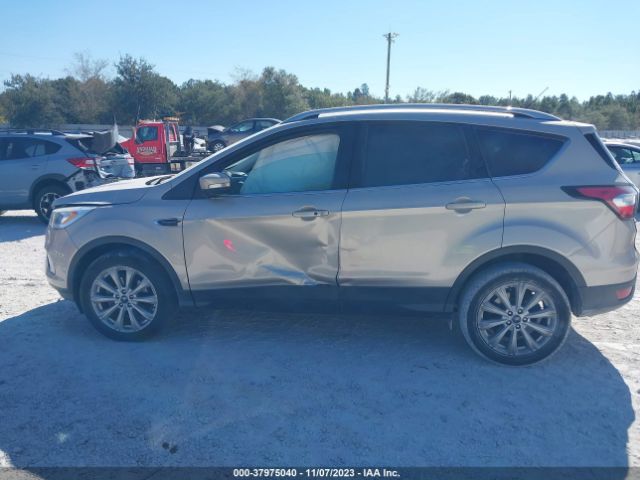 1FMCU0JD7HUE21250 Ford Escape Titanium