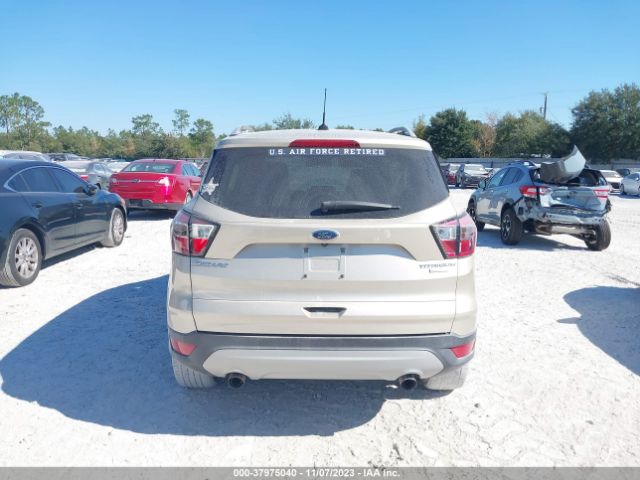1FMCU0JD7HUE21250 Ford Escape Titanium