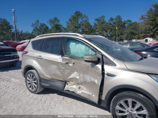 1FMCU0JD7HUE21250 Ford Escape Titanium