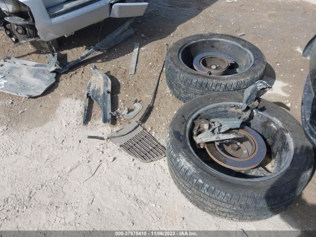 1GKS1GKC3KR284975 GMC Yukon Xl Slt