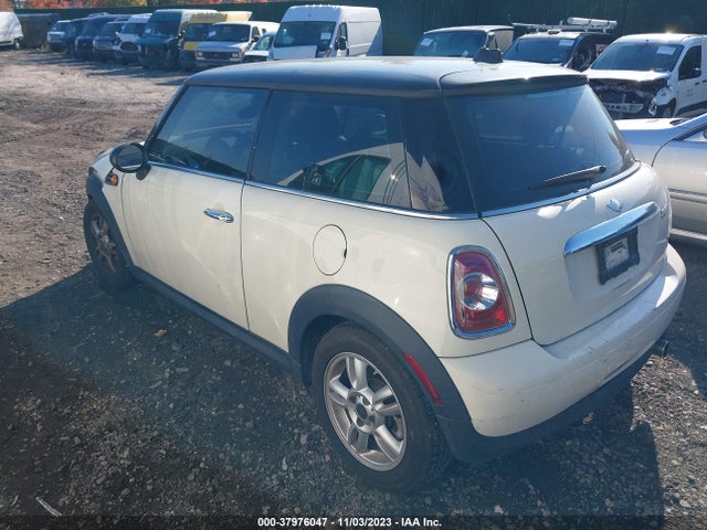 2012 MINI COOPER WMWSU3C5XCT258130 Photo 2