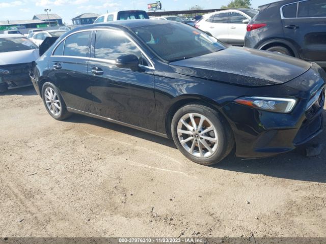 WDD3G4EB6KW028627 Mercedes-Benz A 220