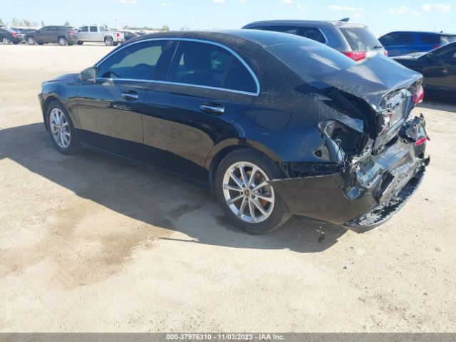WDD3G4EB6KW028627 Mercedes-Benz A 220
