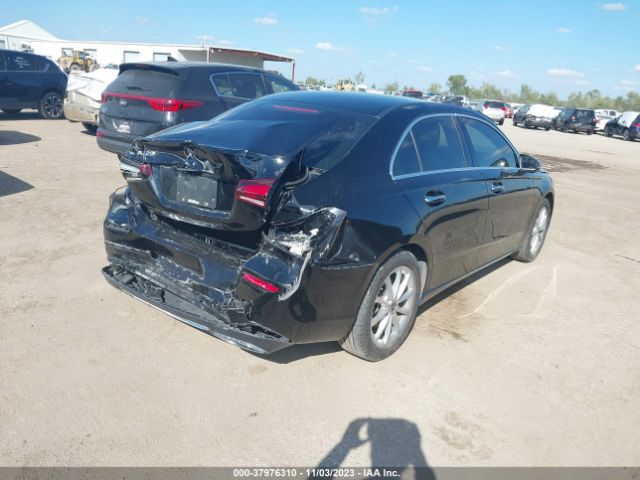 WDD3G4EB6KW028627 Mercedes-Benz A 220