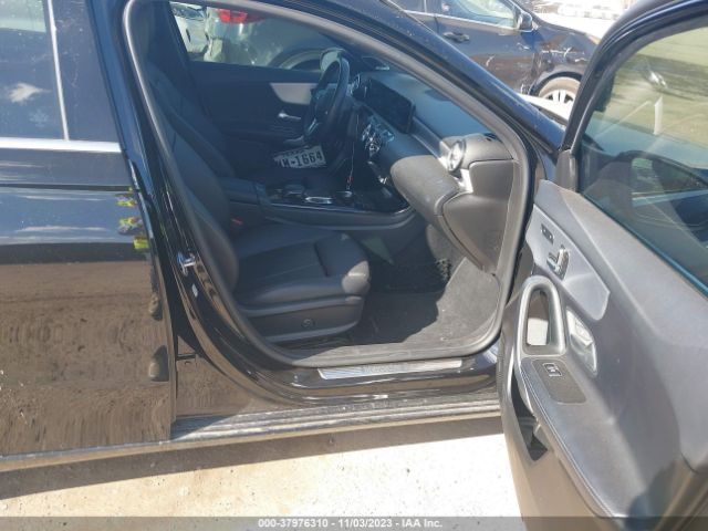 WDD3G4EB6KW028627 Mercedes-Benz A 220
