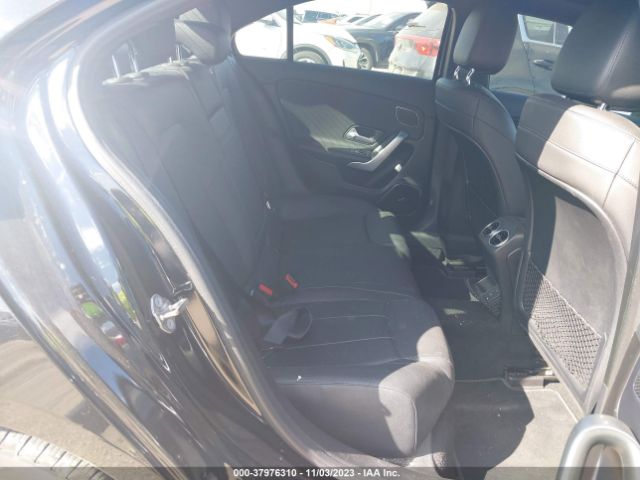 WDD3G4EB6KW028627 Mercedes-Benz A 220