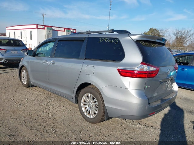 2015 TOYOTA SIENNA XLE 8 PASSENGER VIN: 5TDYK3DC4FS646182