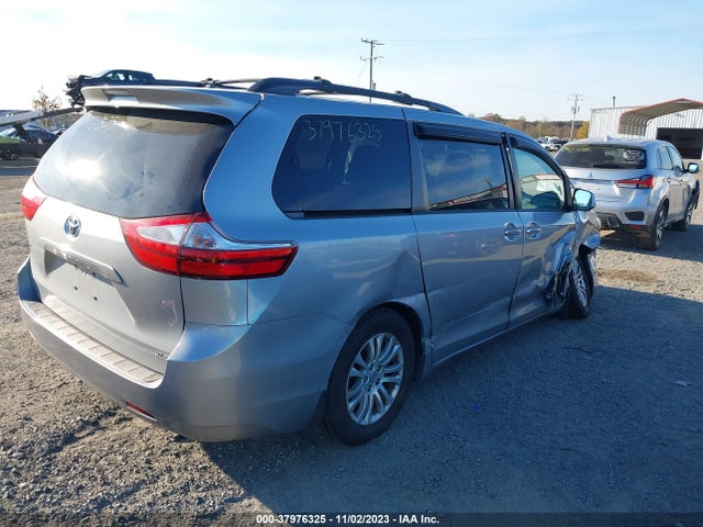 2015 TOYOTA SIENNA XLE 8 PASSENGER VIN: 5TDYK3DC4FS646182