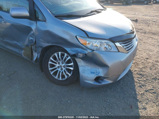 2015 TOYOTA SIENNA XLE 8 PASSENGER VIN: 5TDYK3DC4FS646182