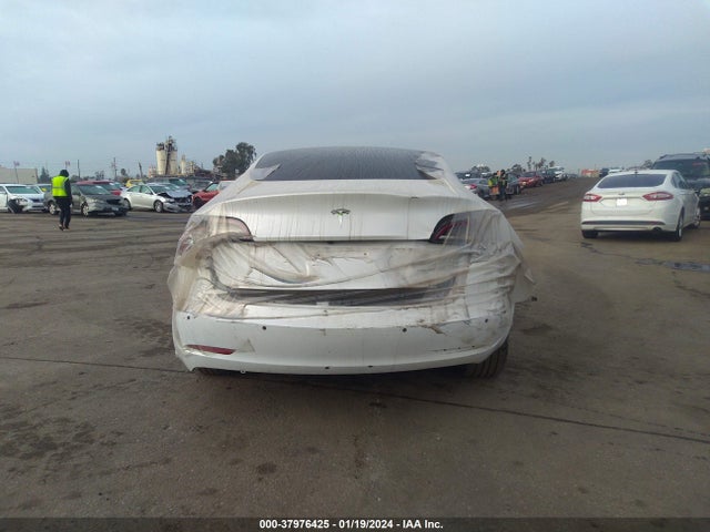 Tesla Model 3 Long Range Dual Motor 2021 5YJ3E1EB8MF938088 Image 16