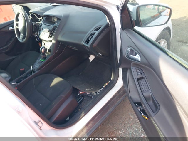 Ford FOCUS SE 2015 1FADP3F23FL307912 Image 5