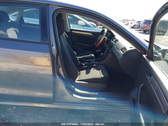 1VWAS7A35EC023972 Volkswagen Passat 1.8t S