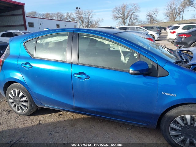 Toyota Prius C Two 2016 JTDKDTB38G1135821 Image 13