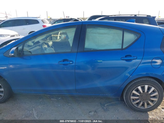 Toyota Prius C Two 2016 JTDKDTB38G1135821 Image 14