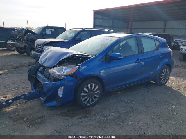 Toyota Prius C Two 2016 JTDKDTB38G1135821 Image 2