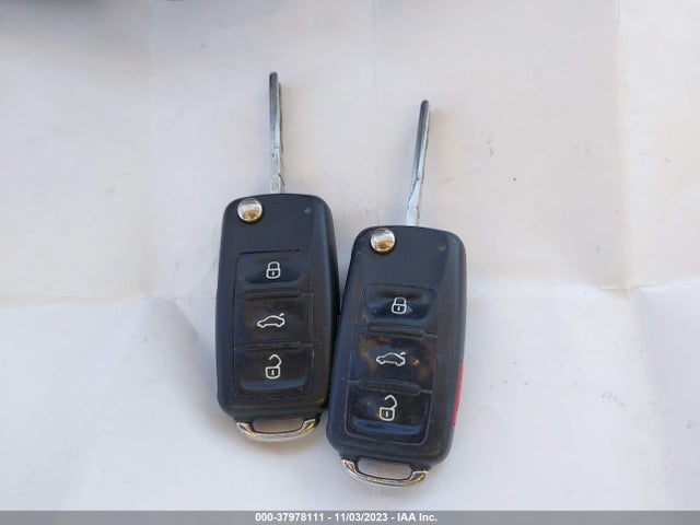 1VWAT7A39EC118466 Volkswagen Passat 1.8t Wolfsburg Edition
