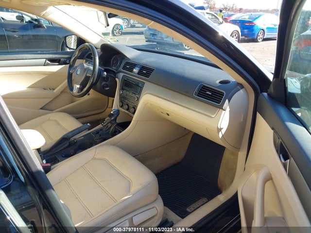 1VWAT7A39EC118466 Volkswagen Passat 1.8t Wolfsburg Edition