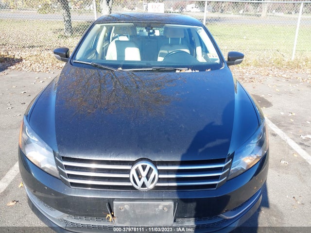 1VWAT7A39EC118466 Volkswagen Passat 1.8t Wolfsburg Edition