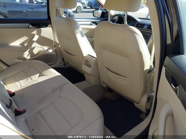 1VWAT7A39EC118466 Volkswagen Passat 1.8t Wolfsburg Edition