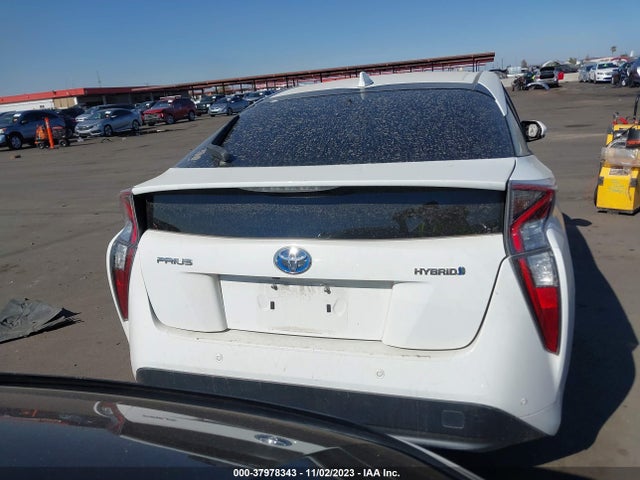 Toyota Prius Three 2018 JTDKARFUXJ3057391 Image 15