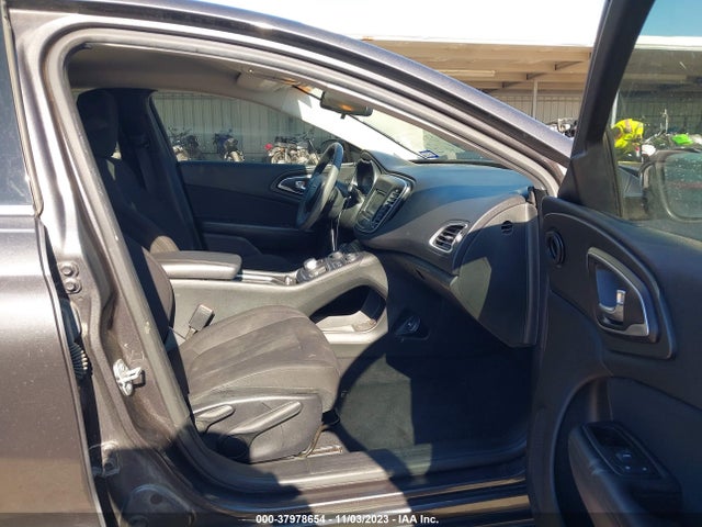 Chrysler 200 LX 2015 1C3CCCFB0FN643673 Image 5