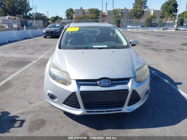 2014 FORD FOCUS TITANIUM VIN: 1FADP3N22EL118667