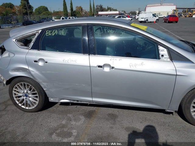 2014 FORD FOCUS TITANIUM VIN: 1FADP3N22EL118667