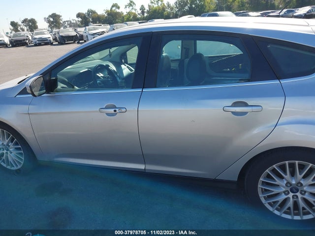 2014 FORD FOCUS TITANIUM VIN: 1FADP3N22EL118667