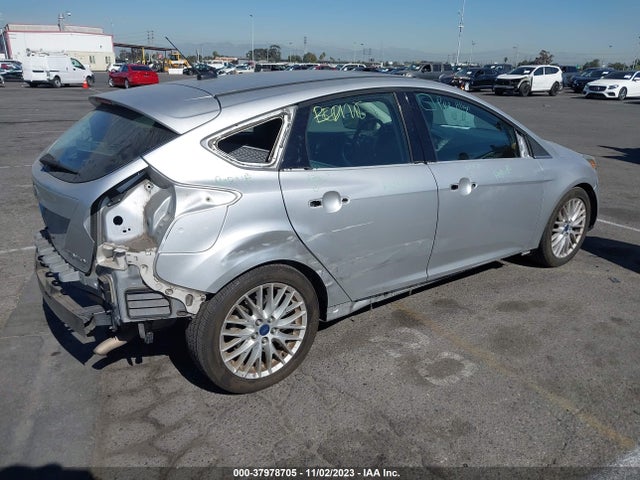 2014 FORD FOCUS TITANIUM VIN: 1FADP3N22EL118667