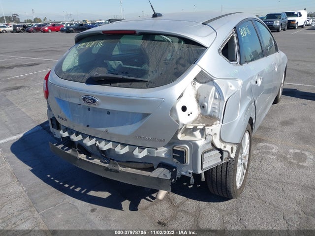 2014 FORD FOCUS TITANIUM VIN: 1FADP3N22EL118667