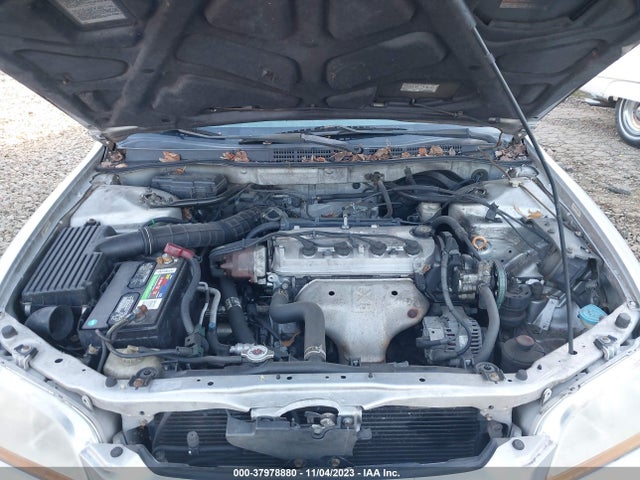 1999 HONDA ACCORD SDN LX VIN: 1HGCG5645XA084418