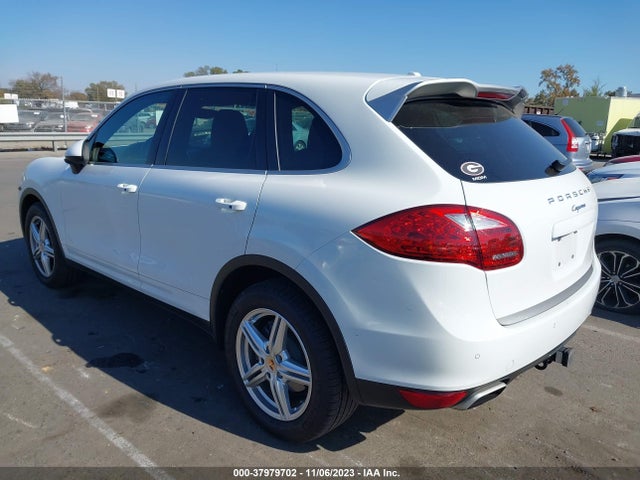 2014 PORSCHE CAYENNE WP1AA2A2XELA08298 Photo 2