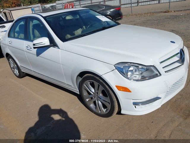 2013 MERCEDES-BENZ C 250 SPORT/LUXURY VIN: WDDGF4HB3DR301170