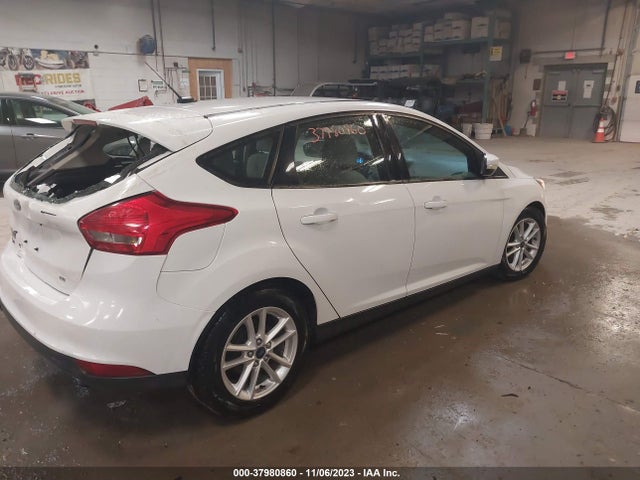 2015 FORD FOCUS SE VIN: 1FADP3K21FL264452