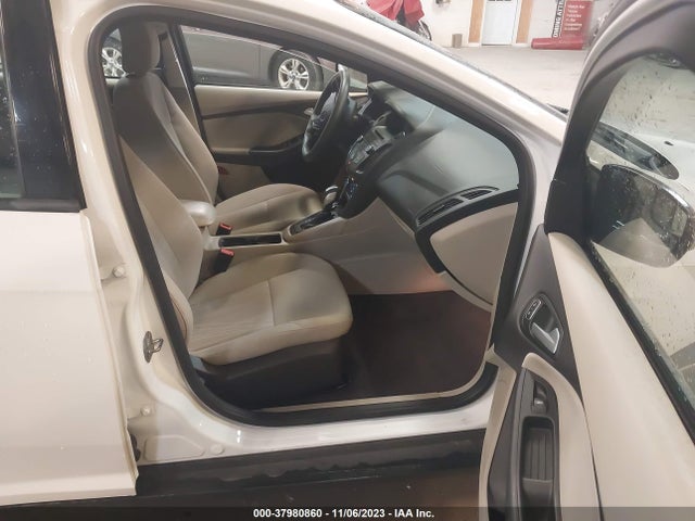 2015 FORD FOCUS SE VIN: 1FADP3K21FL264452