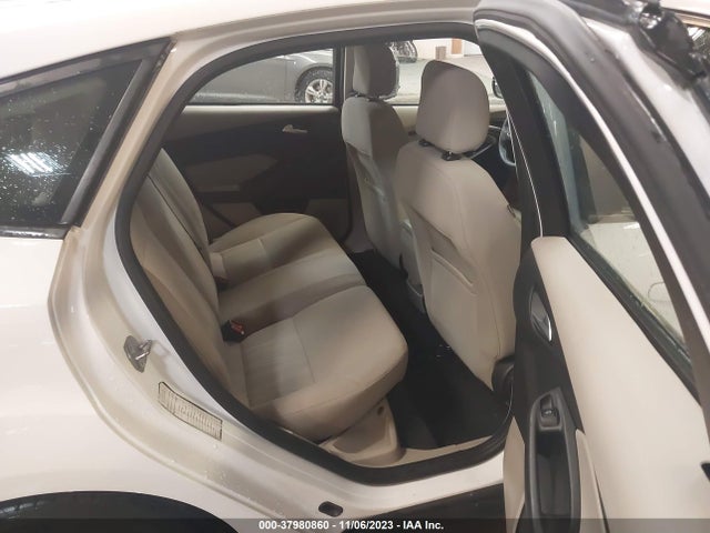 2015 FORD FOCUS SE VIN: 1FADP3K21FL264452