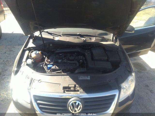 2010 VOLKSWAGEN PASSAT KOMFORT VIN: WVWJK7AN7AE154890