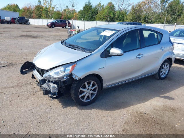 Toyota Prius C Three 2015 JTDKDTB36F1109264 Image 2