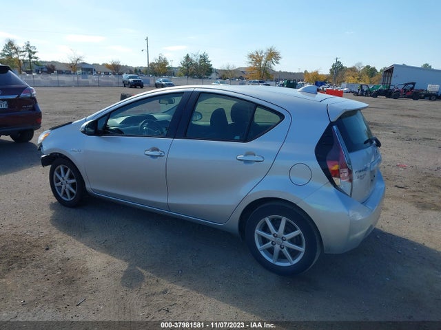 Toyota Prius C Three 2015 JTDKDTB36F1109264 Image 3