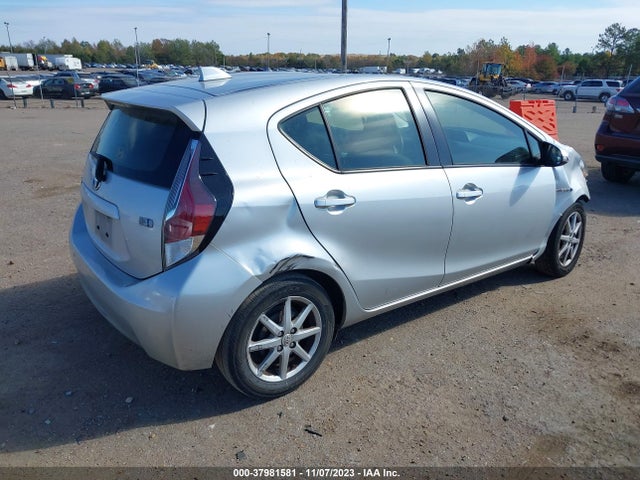 Toyota Prius C Three 2015 JTDKDTB36F1109264 Image 4