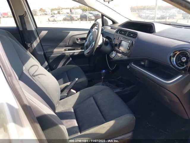 Toyota Prius C Three 2015 JTDKDTB36F1109264 Image 5